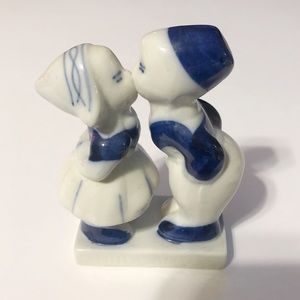 Dutch Kissing Boy & Girl Figurine